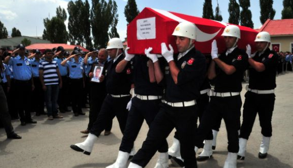 Şehit polis son yolculuğuna uğurlandı - Resim: 1