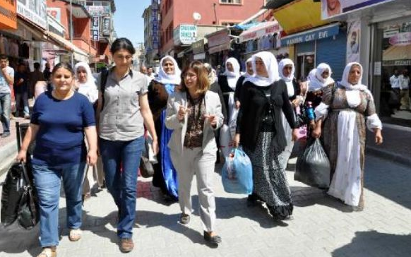 Canlı kalkanlar Çukurca yolunda - Resim: 4