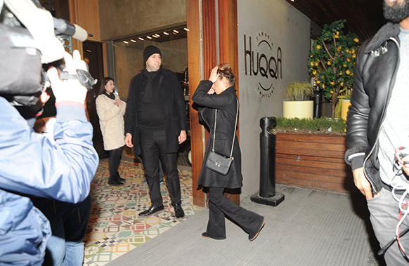 Lens çapkınlık turunda! Gizemli kadınla fena basıldı - Resim: 4