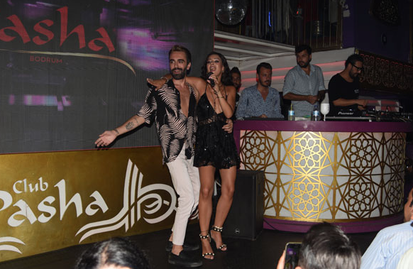 Şiva süper minisiyle sahneyi yıktı! - Resim: 1