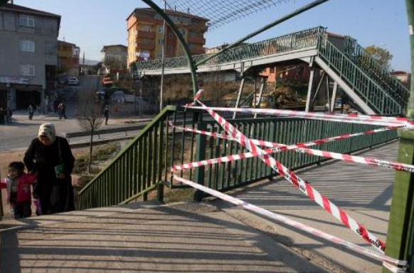 TIR üstgeçidi yıktı geçti! - Resim: 4