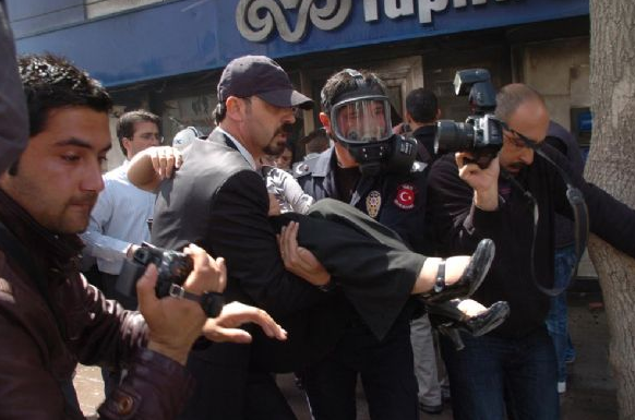 Çalışanları diri diri yakacaklardı - Resim: 1