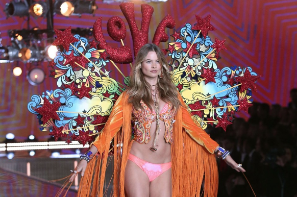 Victoria's Secret defilesinde sürpriz gelişme! 2 yıl aradan sonra... - Resim: 2