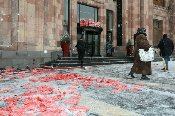 Ahmet Davutoğlu Erivan'da protesto edildi - Resim: 3
