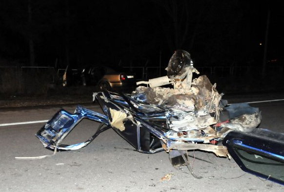 Korkunç kazada araç ikiye bölündü! - Resim: 3