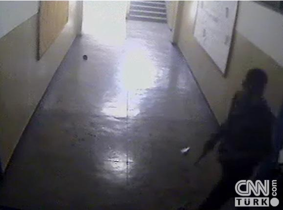 Okuldaki silahlı saldırının dehşet anları! - Resim: 4