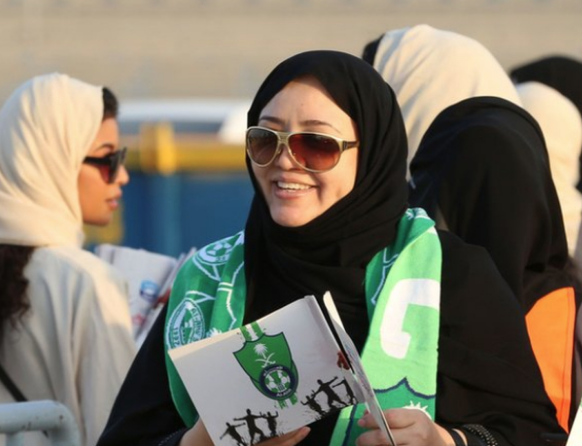 "Kadınlar maça erkek refakatçiyle girebilir" kararı ortalığı karıştırdı - Resim: 4