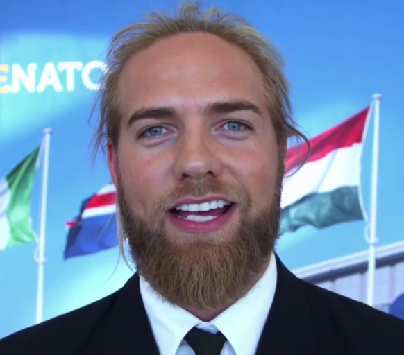 NATO'nun sembol yüzü seçilen Norveçli Teğmen sosyal medyayı salladı! - Resim: 4