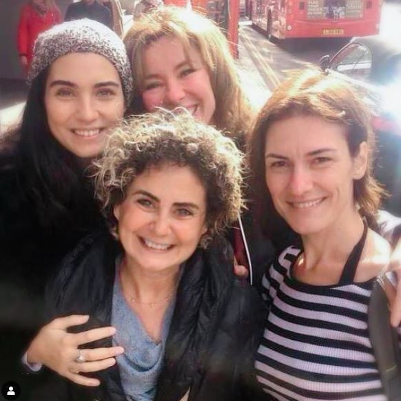 Esra Akkaya annesi ve evlatlığı ile koronavirüsten kaçıp Türkiye'ye geldi - Resim: 4