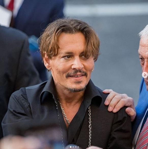 Johnny Depp Instagram'a katıldı! 1 saatte rekor kırarak sosyal medyayı salladı - Resim: 4