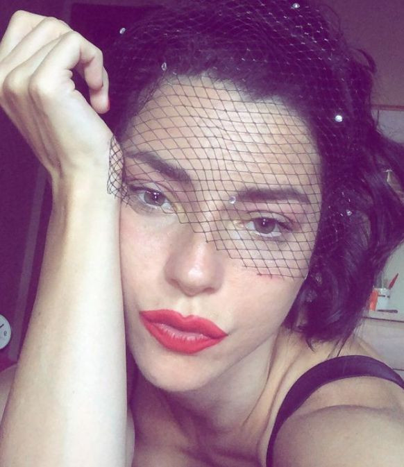 Merve Boluğur'u çıldırtan soru! Sevgilisinin yanında gazetecileri dövmekten beter etti! - Resim: 1