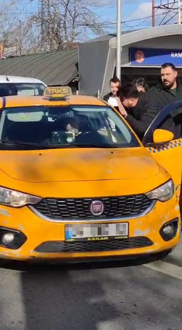 İstanbul'da dehşet anları! Araca girip taksiciyi yumruklayarak darp etti - Resim: 0