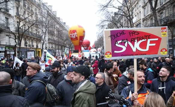 Fransa'da protestolar bitmiyor! Şimdide Mavi Tulumlular çıktı - Resim: 3