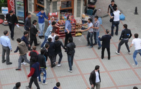 Liseli gençler birbirine girdi - Resim: 3