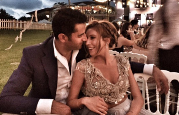 Kenan İmirzalıoğlu'ndan Sinem Kobal'a sürpriz parti! Dikkat çeken isim - Resim: 1