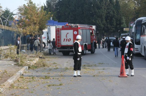 Donanma Komutanlığı'nda dehşet saçan TIR - Resim: 2