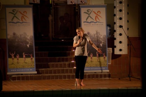 Çıplaklarla stand-up yaptı - Resim: 4