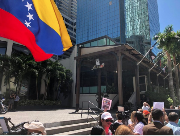 Nusret Gökçe'ye Miami'de Maduro protestosu! - Resim: 3