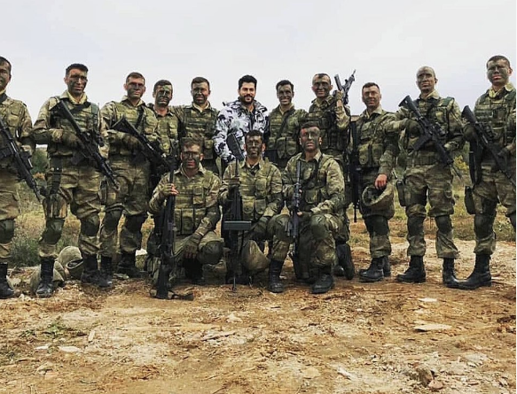 Burak Özçivit ve Kerem Bürsin'den moral ziyareti - Resim: 2