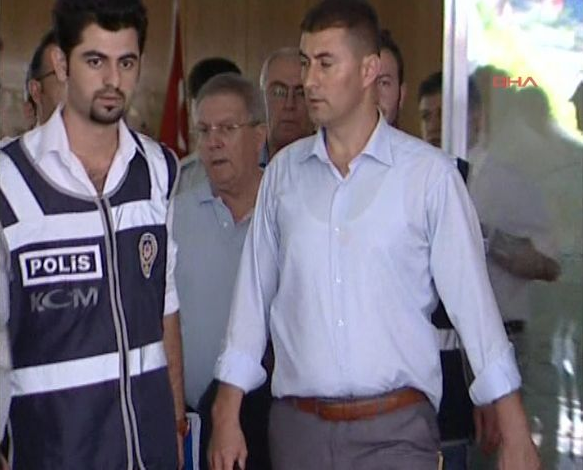 Aziz Yıldırım adliyeye böyle getirildi! - Resim: 3