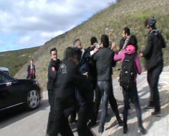 Bakan sanıp Vali'ye yumurta attılar! - Resim: 1