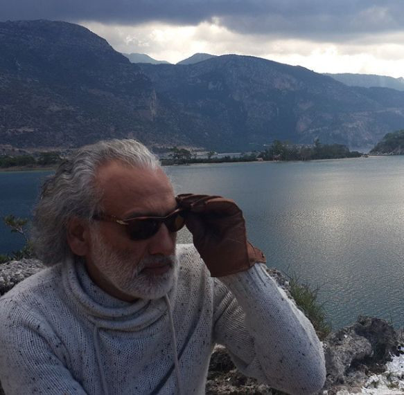 Yönetmen Sinan Çetin, Nişantaşı'nda genç güzelle feci şekilde yakalandı! Bakın kız kim çıktı - Resim: 2