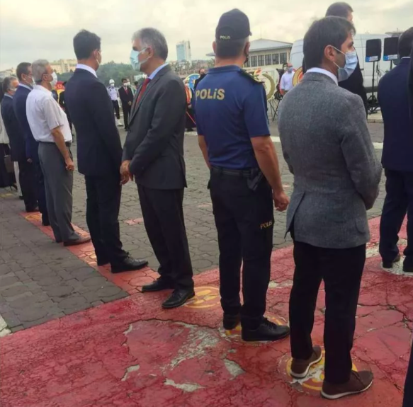 CHP'li başkan Ali Narin'den 30 Ağustos töreninde tepki çeken Cumhurbaşkanı Erdoğan protestosu - Resim: 0