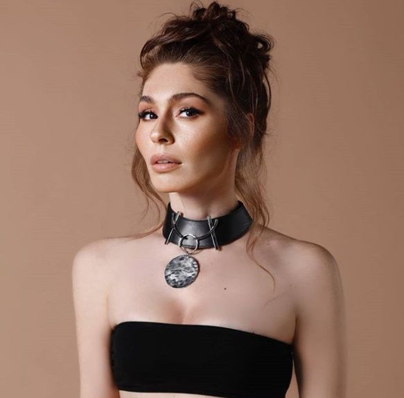 Emel Müftüoğlu'nun kızı şarkıcı çıktı! Annesine benzerliği şoke etti - Resim: 2