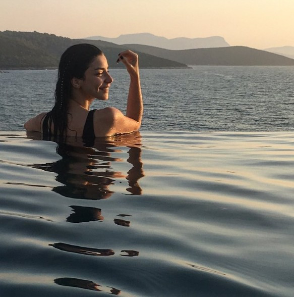 Merve Boluğur'un yeni imajına bakın yıllardır bu saçı kullanıyordu - Resim: 1