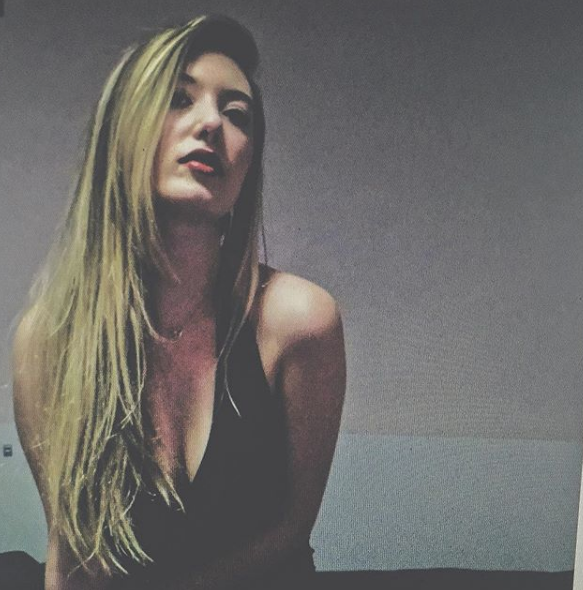 Mehmet Ali Erbil'in kızı Yasmin Erbil işi abarttı üstsüz pozunu paylaştı - Resim: 2