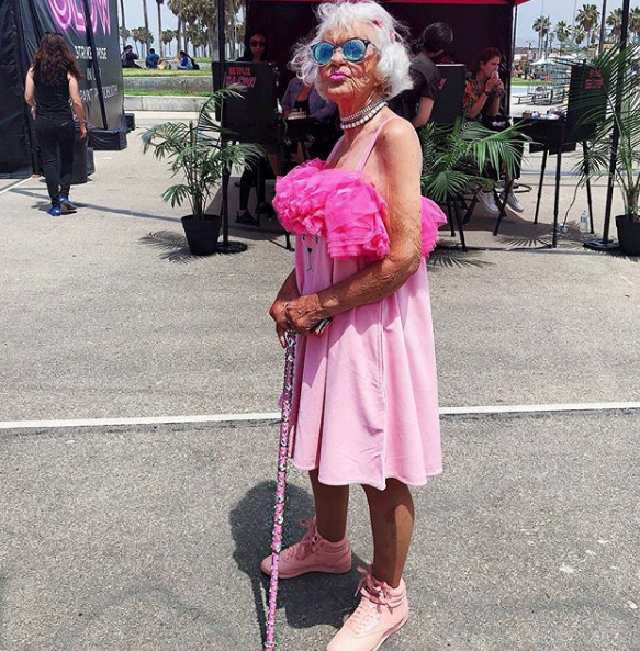 Bildiğiniz tüm yaşlı teyzeleri unutun 'Erkeklerinizi çalmaya geliyorum!' - Resim: 3