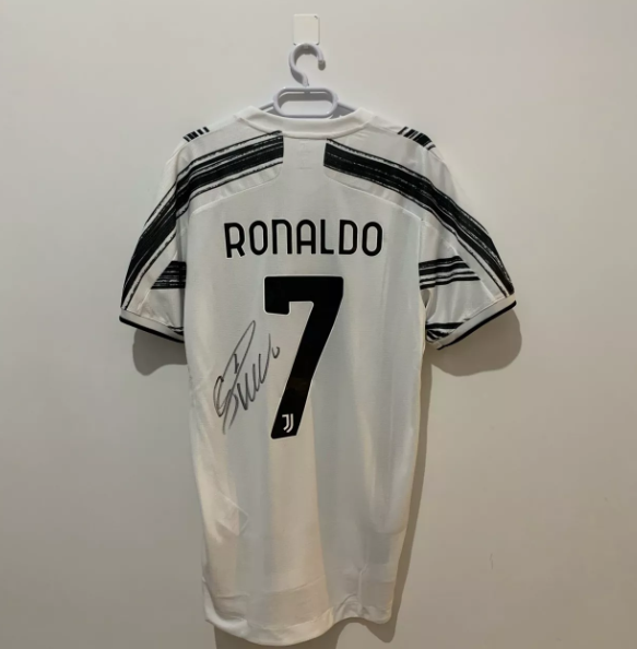 Merih Demiral'dan alkışlık hareket! Formalar satıldı, tüm gelir deprem bölgesine - Resim: 0