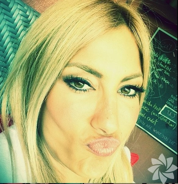 Çağla Şıkel'den yıllar sonra itiraf! Şimdiki aklım olsa... - Resim: 4