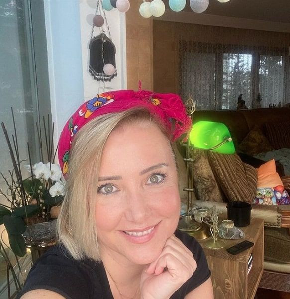 Berna Laçin 50 yaşında nasıl Covid-19 aşısı oldu? Alişan lafı yapıştırdı ortalık karıştı - Resim: 2