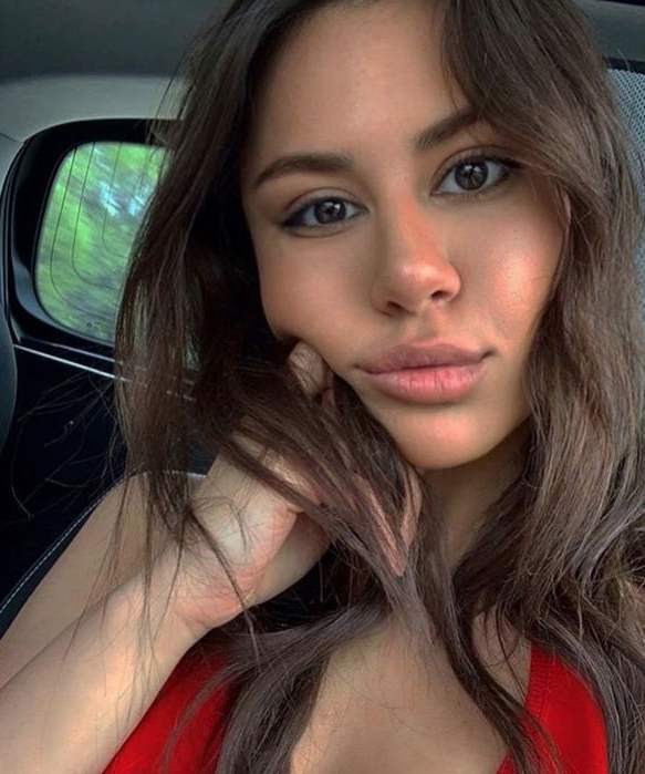 Hacı Sabancı'nın torunu sosyetik güzel Pırıl Çetindoğan 895 Euro’ya solucan yedi - Resim: 2