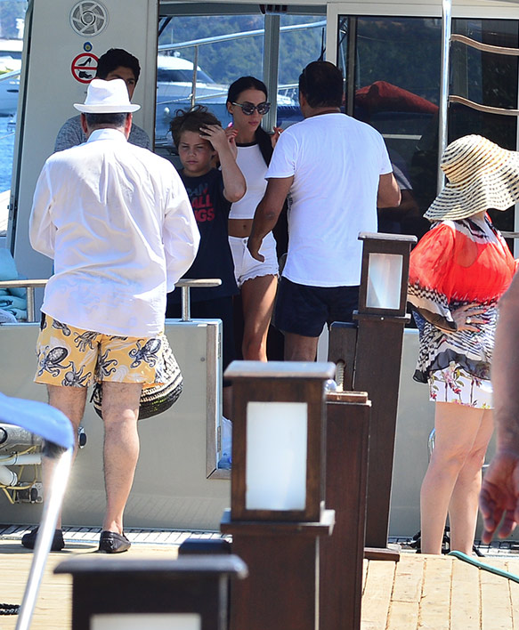 İvana Sert'in eski eşi ar sınırını geçti oğlu utanıp arkasını döndü - Resim: 1