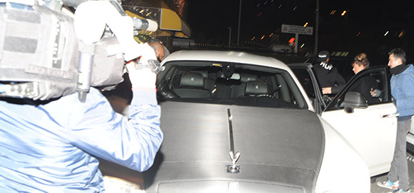 Lens çapkınlık turunda! Gizemli kadınla fena basıldı - Resim: 3