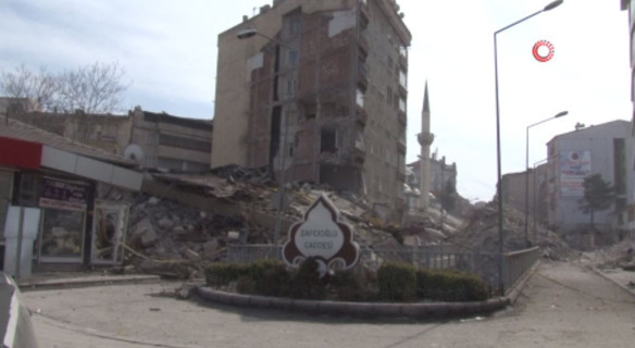 Malatya'da deprem oldu hasarlı binalar çöktü! AFAD şiddetini açıkladı son depremler listesi - Resim: 1