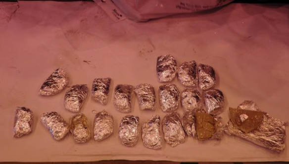 Sütyenin içindeki şaşırttı! - Resim: 1