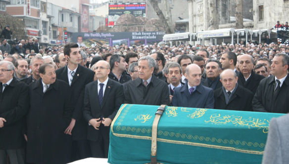 Enver Ören'in cenazesinde insan seli  - Resim: 4