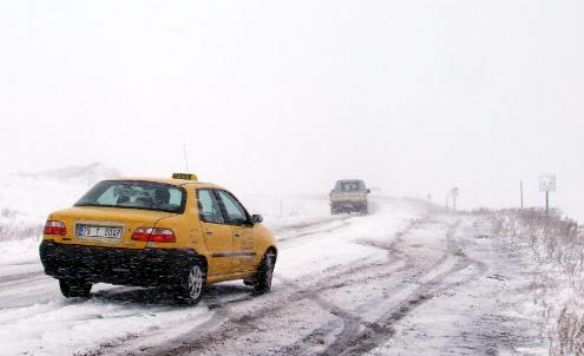Kar yağışı yolları kapattı! - Resim: 2
