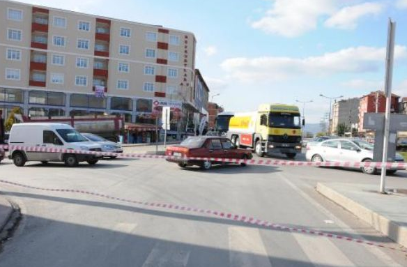 Doğalgaz kaçağı karayolunu kapattı - Resim: 4