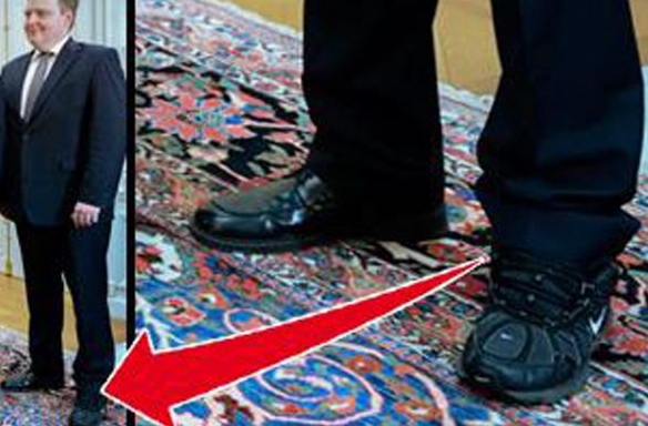İzlanda Başbakanı'nın ayakkabılarına bakın - Resim: 1
