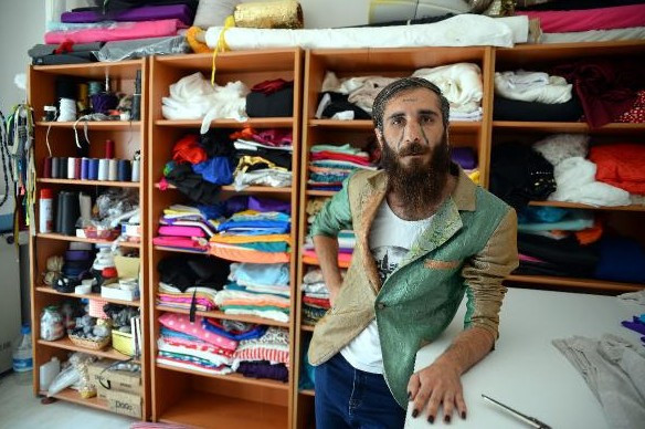 Enayi fena kıvırdı sokakta başka karakolda başka - Resim: 4