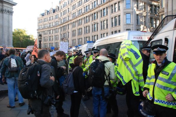 İngiliz polisi PKK çadırını bastı! - Resim: 4