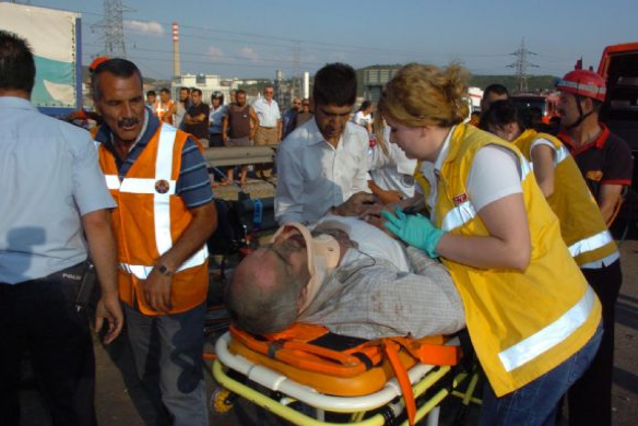 Bu kaza TEM'i saatlerce kitledi! - Resim: 2