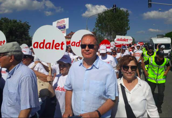 Faik Öztrak kiminle evli eşi Nilgün Öztrak ve oğlu kimdir? - Resim: 0