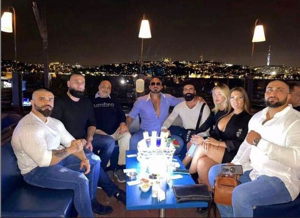 Fatih Altaylı iki olay fotoğraf paylaştı göçmen tezgahı dedi kim bu Afgan Sanger Ahmadi? - Resim: 0