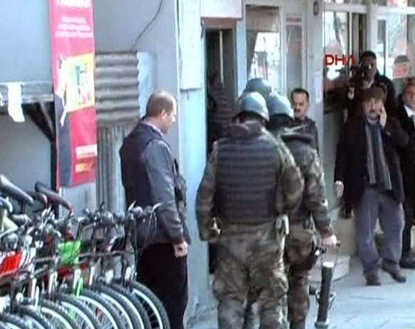 TÜİK bürosuna silahlı saldırı: 7 ölü  - Resim: 1