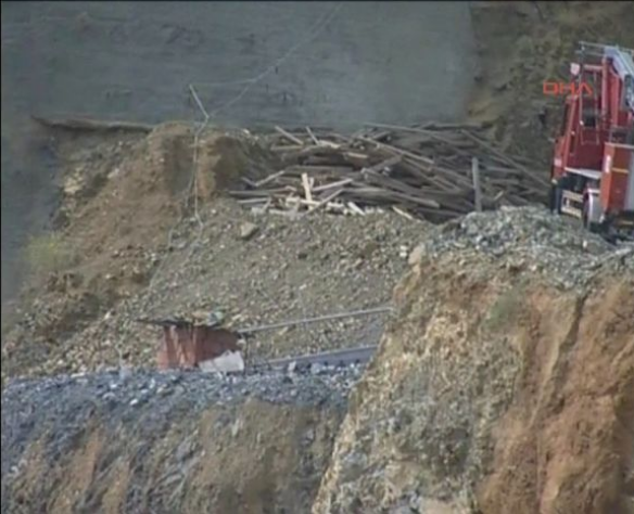 İstanbul'da okul inşaatı çöktü - Resim: 1